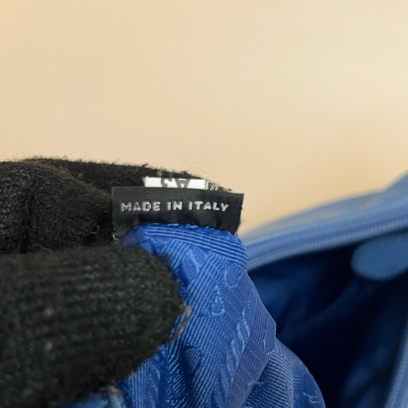 🎀 Prada
Re-Edition 2000 mini bag - Picture 14 of 17